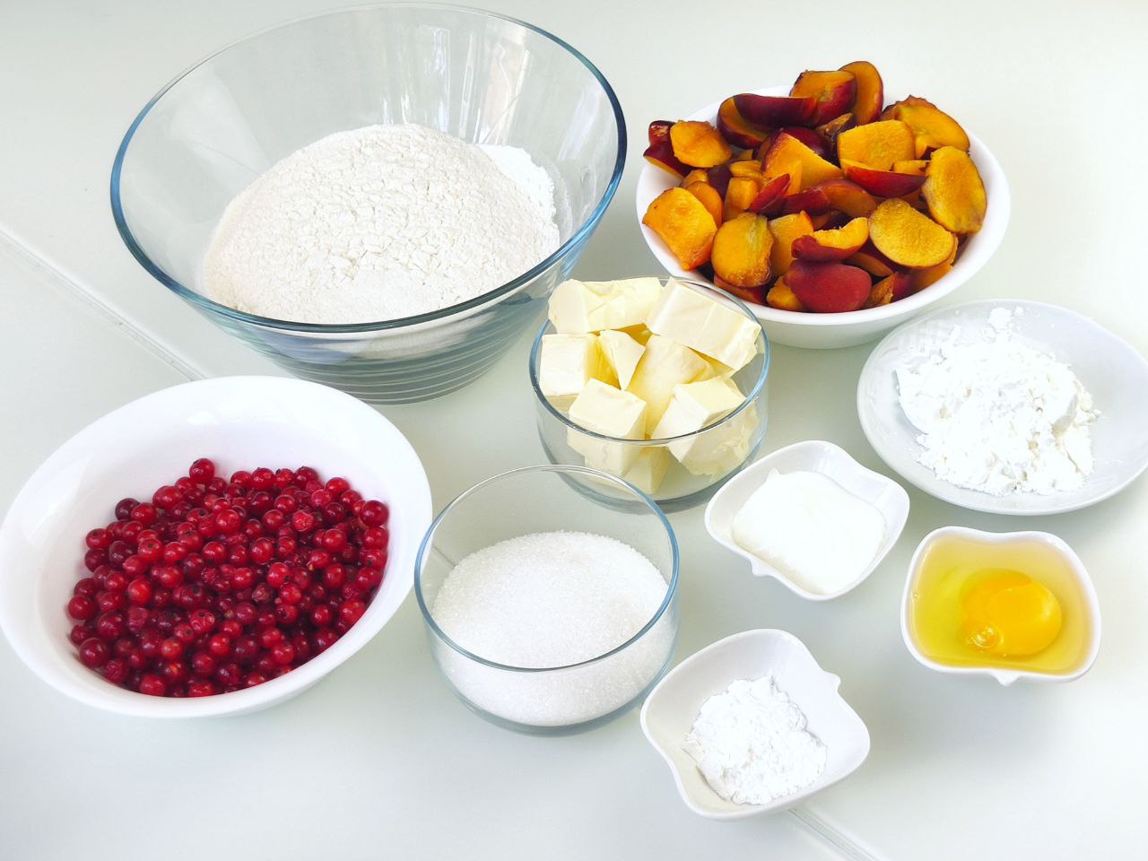 Пиріг з персиками та порічкою інгрідієнти